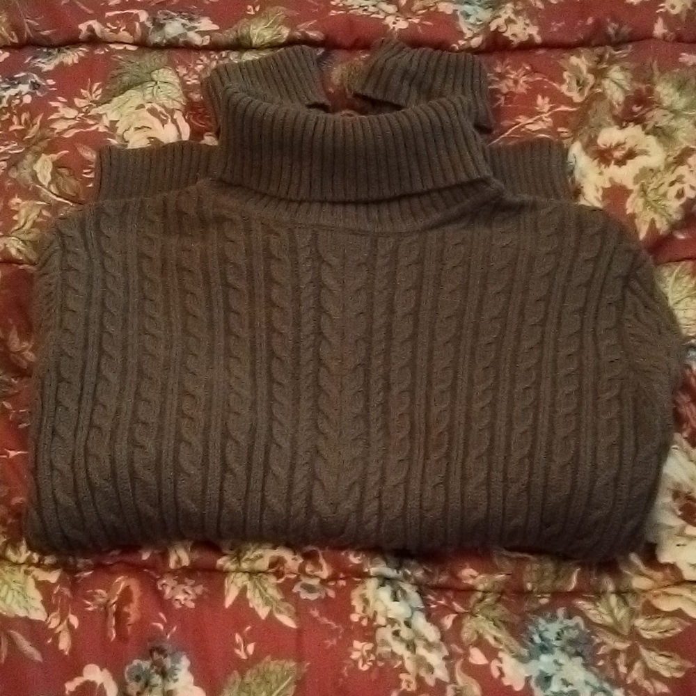 Leo & Nicole brown cableknit sweater size L , new.